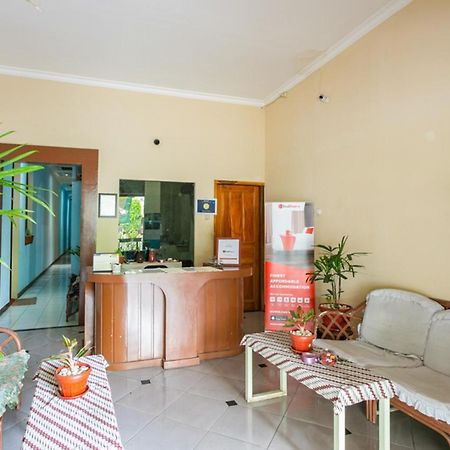 Reddoorz Syariah @ Sakinah Guesthouse Sragen Extérieur photo