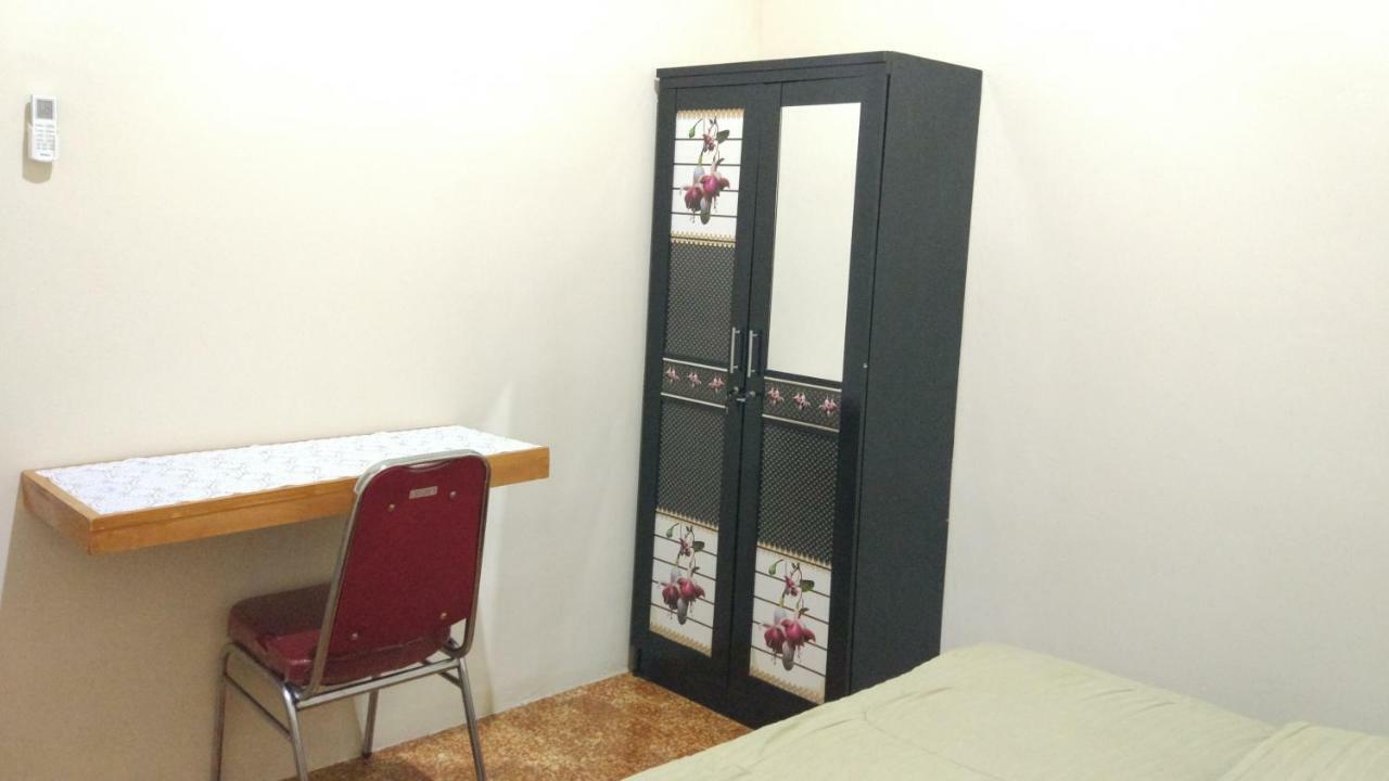 Reddoorz Syariah @ Sakinah Guesthouse Sragen Extérieur photo