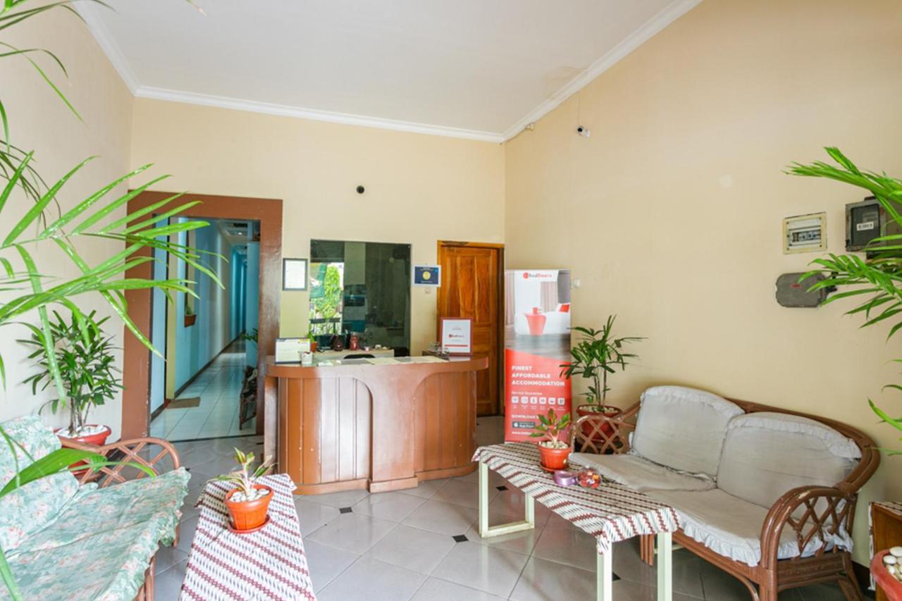 Reddoorz Syariah @ Sakinah Guesthouse Sragen Extérieur photo