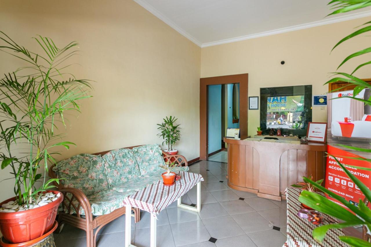Reddoorz Syariah @ Sakinah Guesthouse Sragen Extérieur photo