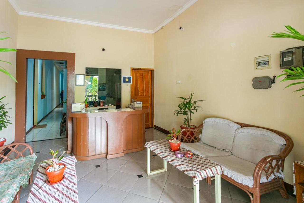 Reddoorz Syariah @ Sakinah Guesthouse Sragen Extérieur photo