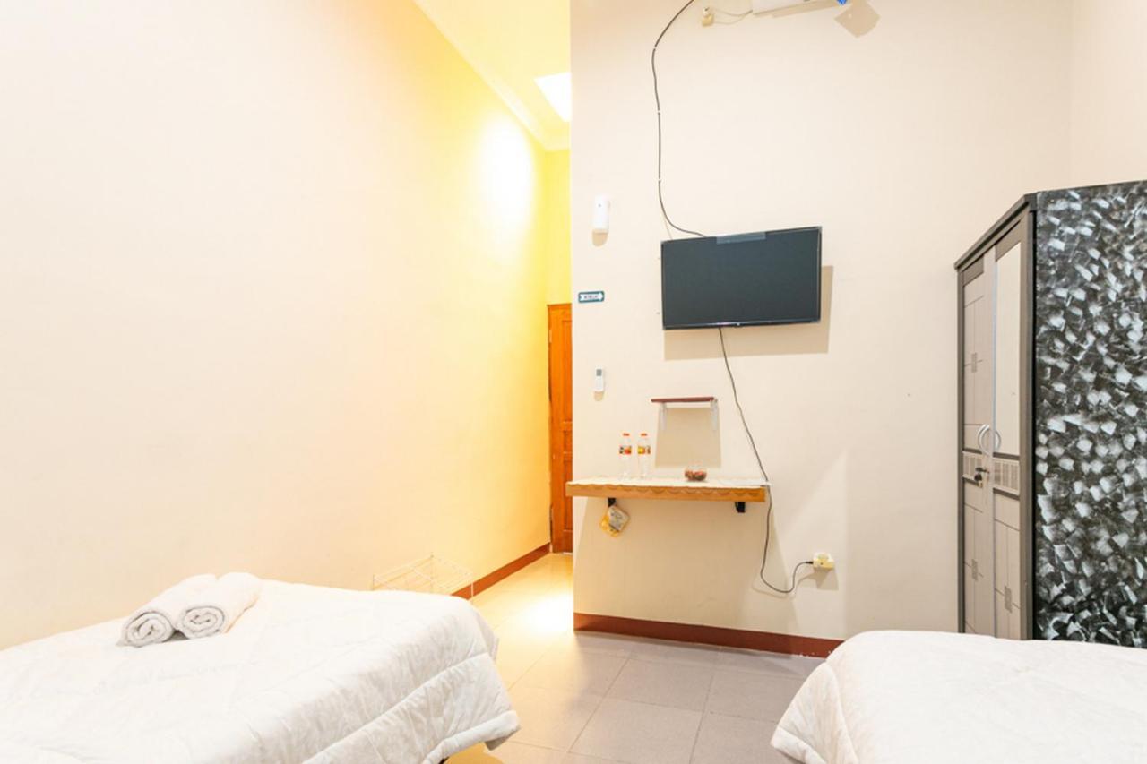 Reddoorz Syariah @ Sakinah Guesthouse Sragen Extérieur photo