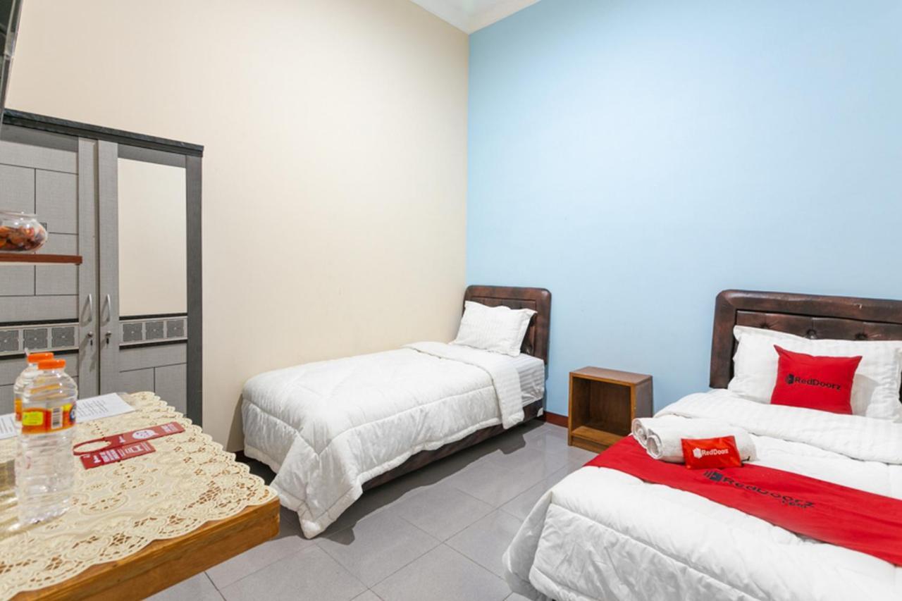 Reddoorz Syariah @ Sakinah Guesthouse Sragen Extérieur photo