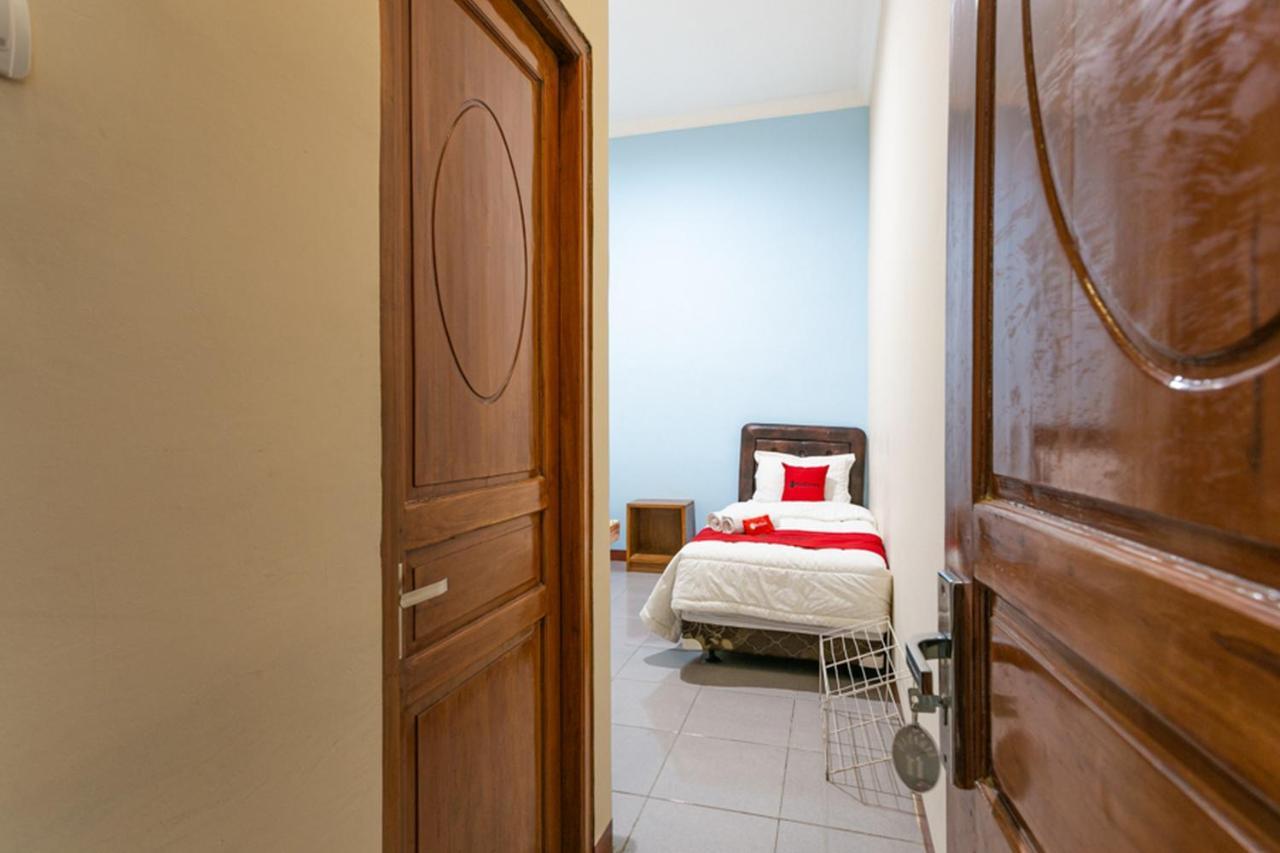 Reddoorz Syariah @ Sakinah Guesthouse Sragen Extérieur photo