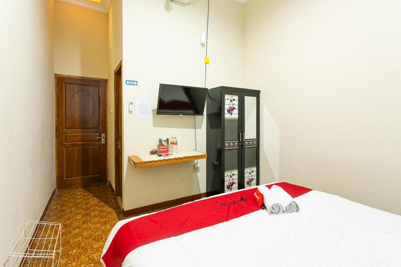 Reddoorz Syariah @ Sakinah Guesthouse Sragen Extérieur photo
