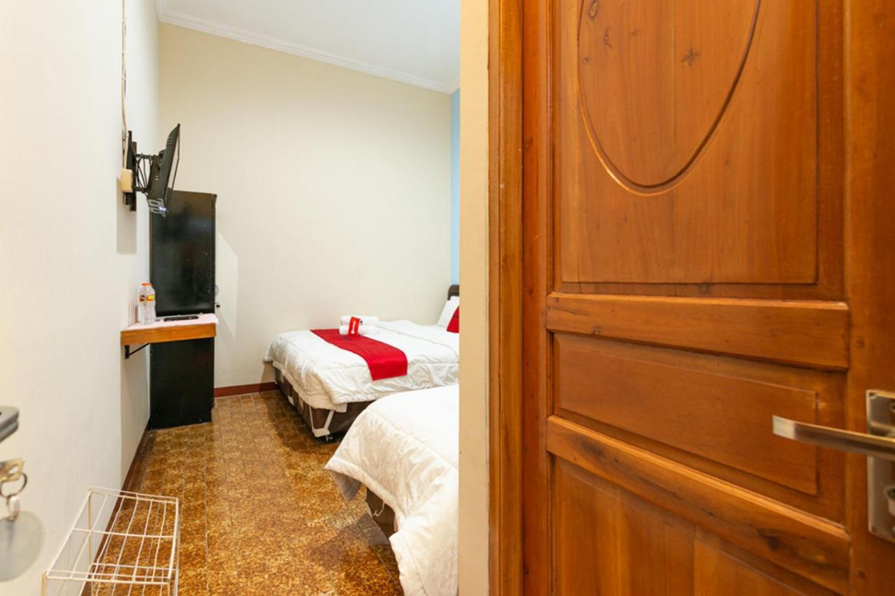 Reddoorz Syariah @ Sakinah Guesthouse Sragen Extérieur photo