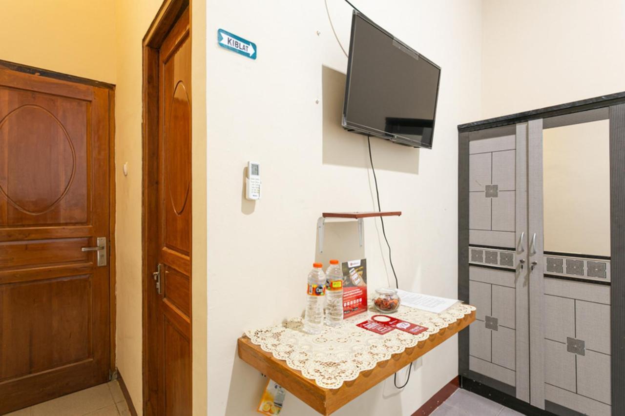 Reddoorz Syariah @ Sakinah Guesthouse Sragen Extérieur photo